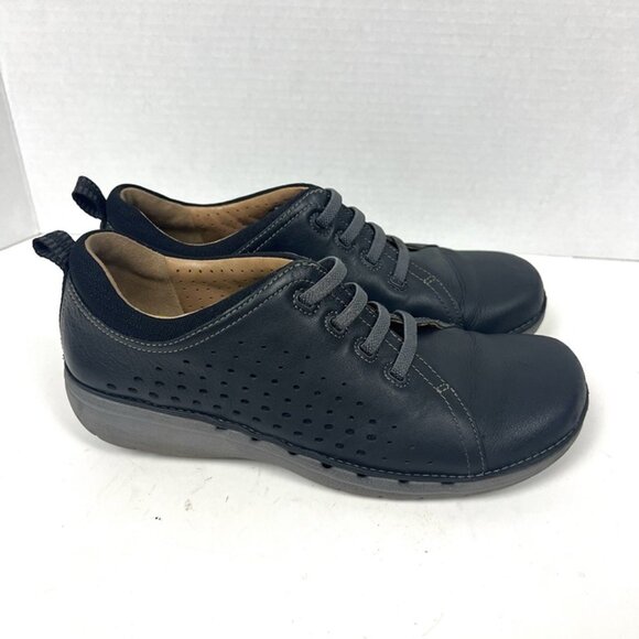 Clarks Unstructured Black Leather No Tie Slip On Sneakers Women’s 7.5 Walking - Picture 1 of 12